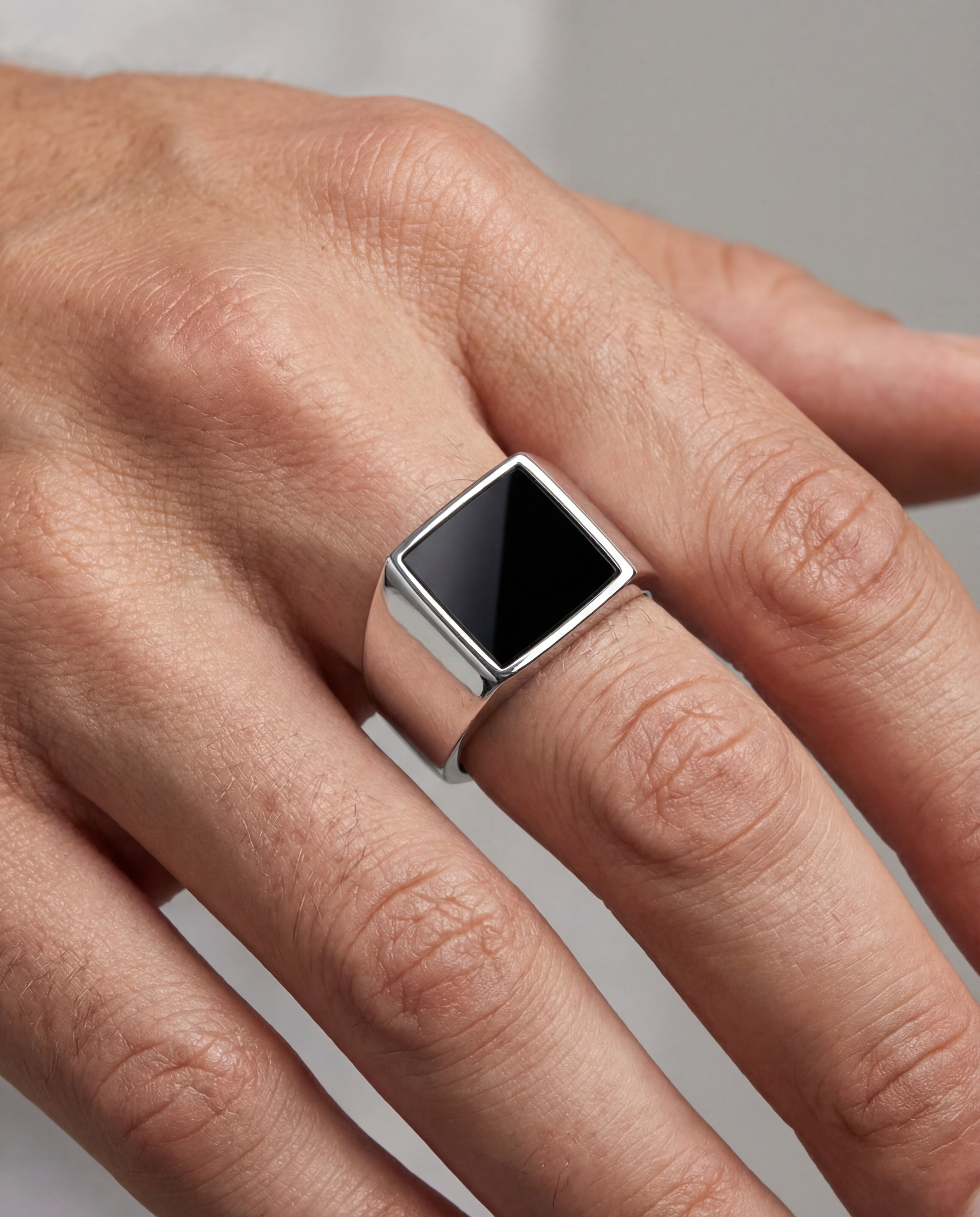 NOCTIS SIGNET RING