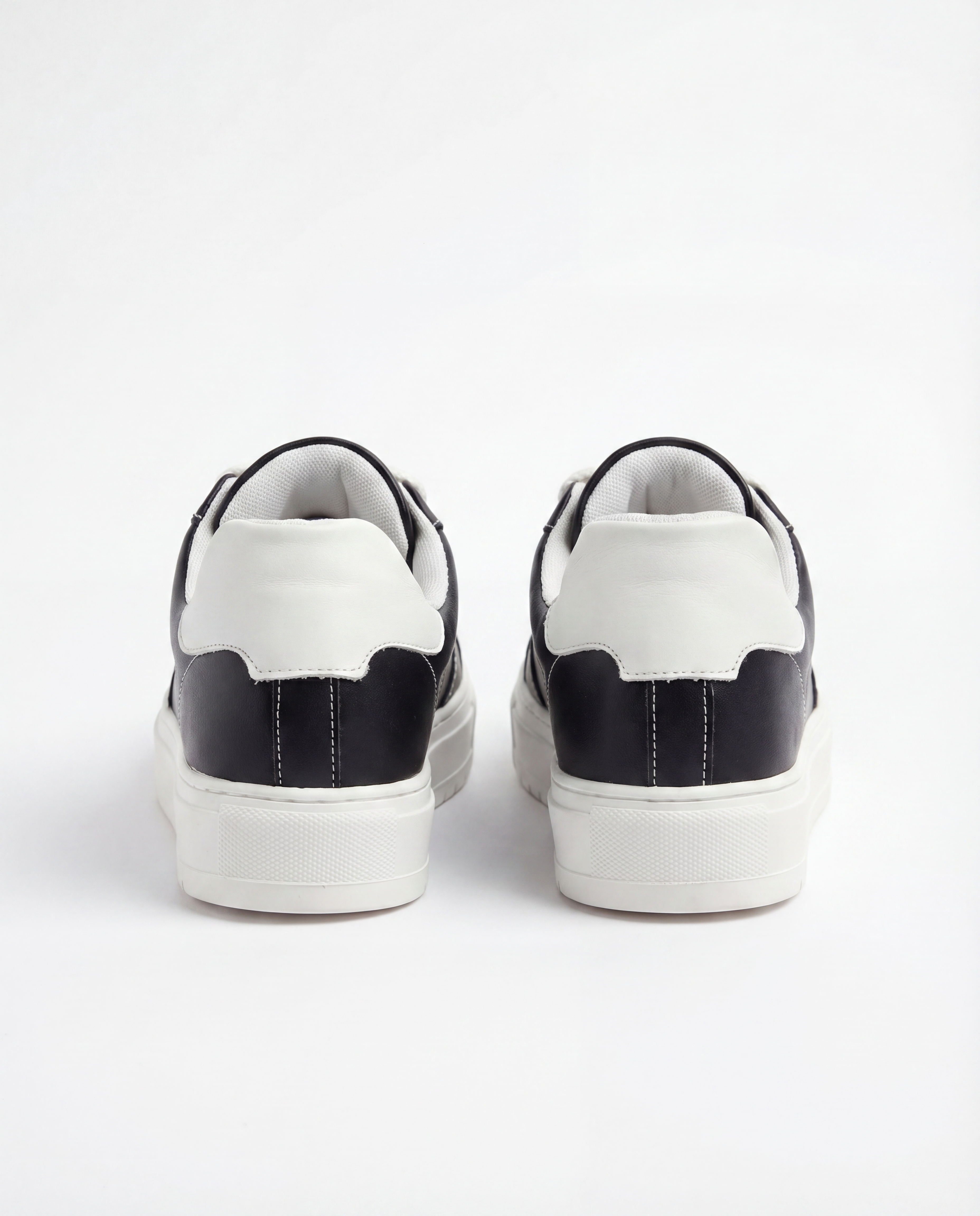 BLACK & WHITE CAP LUG SNEAKERS