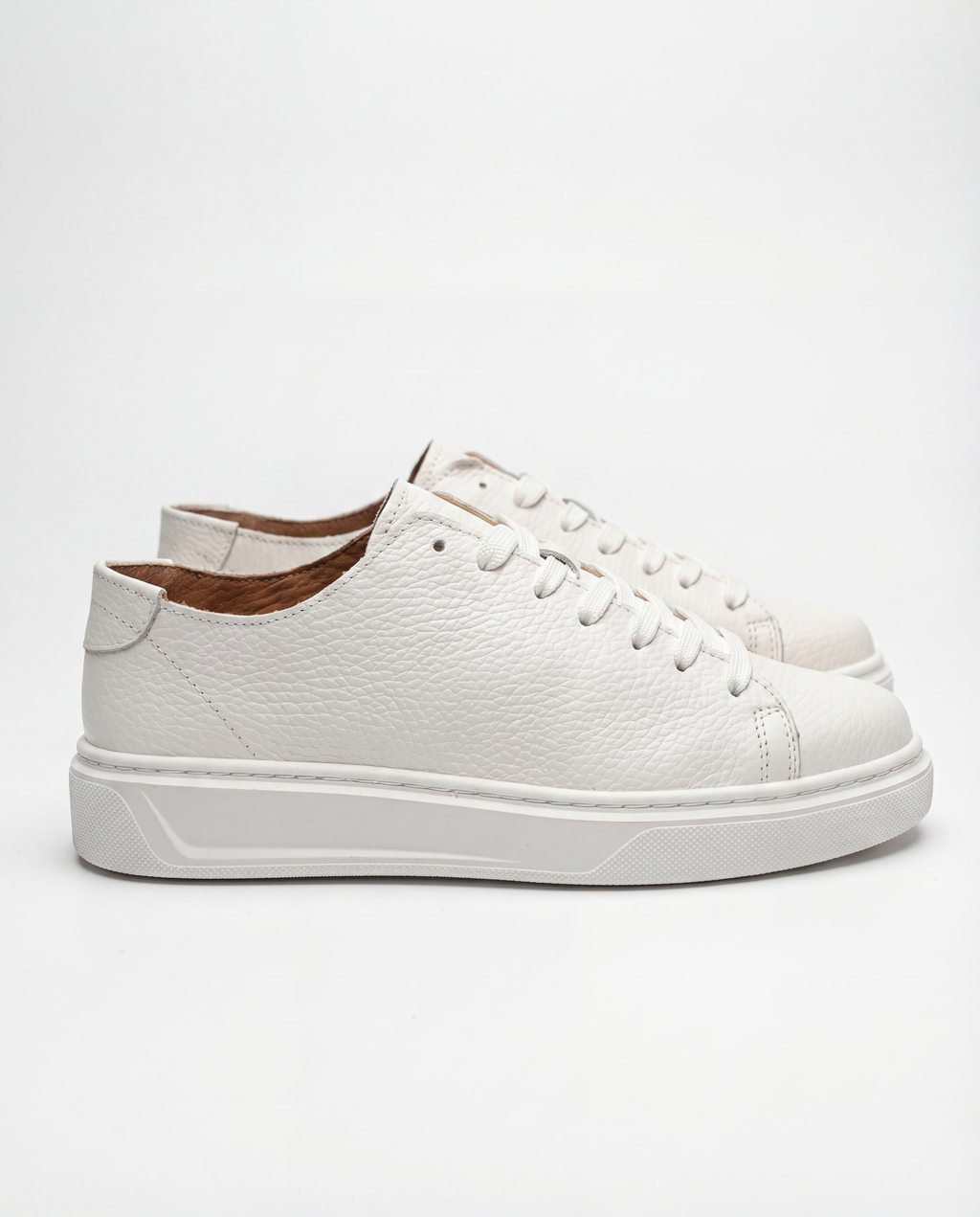 TOTAL WHITE GRAIN SNEAKERS