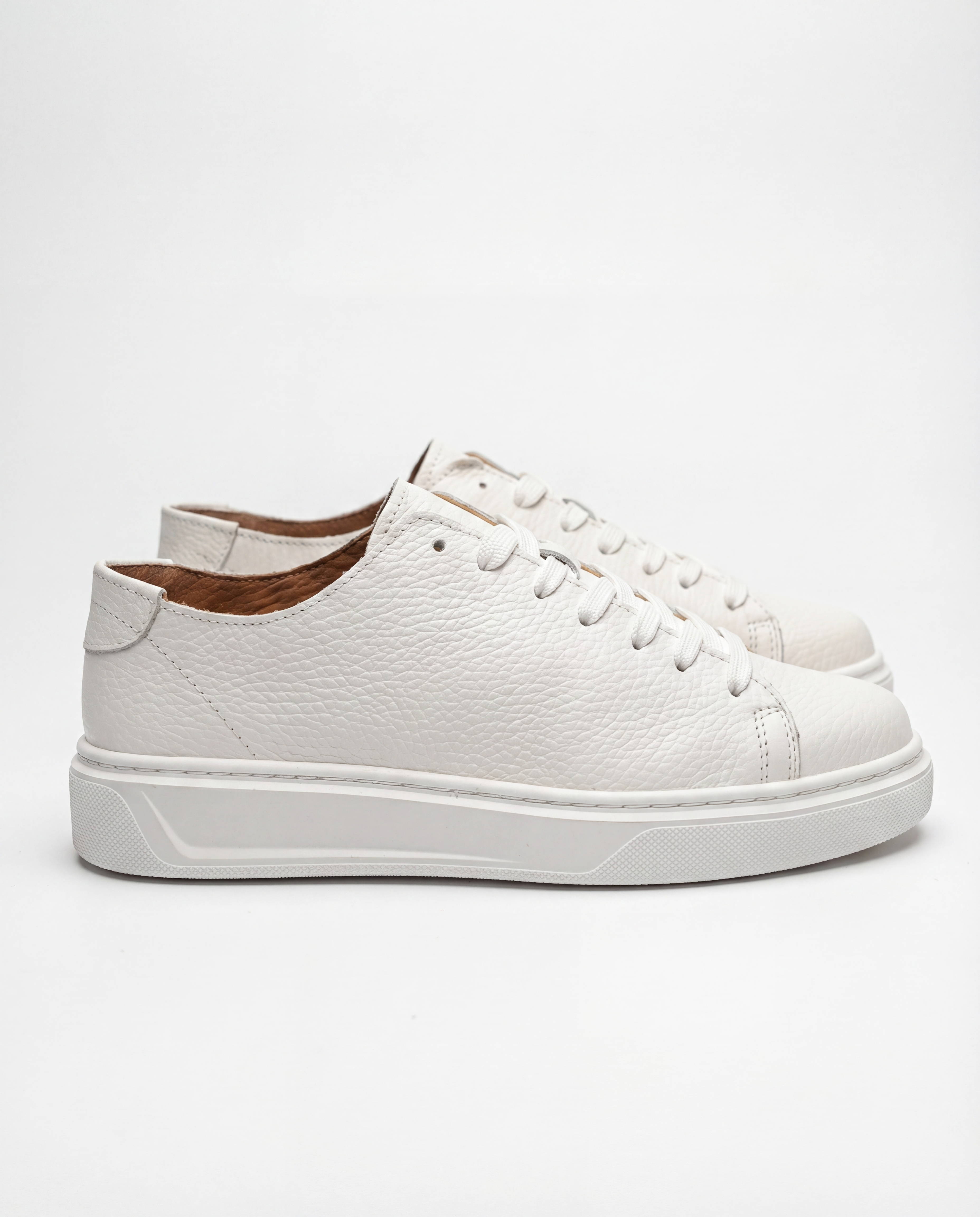 TOTAL WHITE GRAIN SNEAKERS
